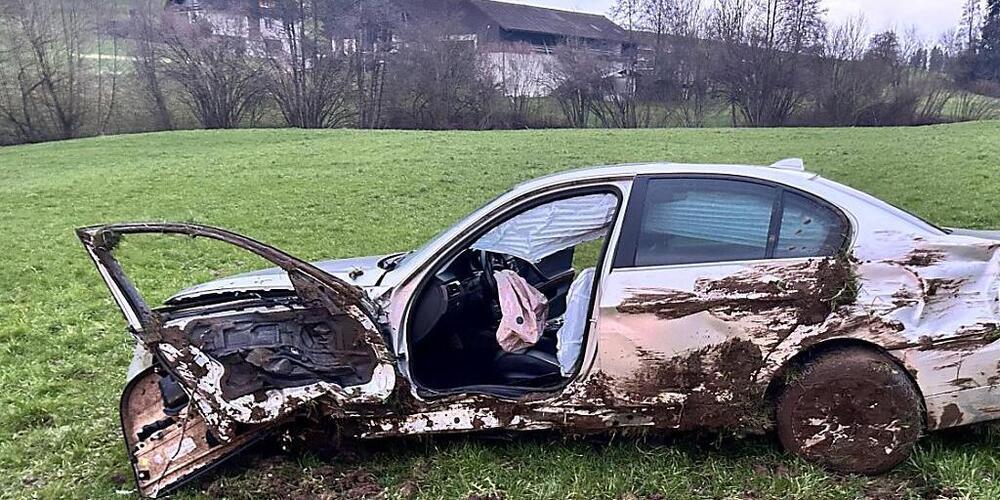 Das Auto überschlug sich mehrfach.