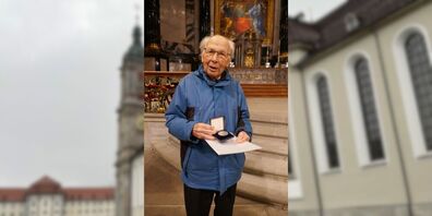 Iso Rechsteiner mit der Orlando di Lasso-Medaille