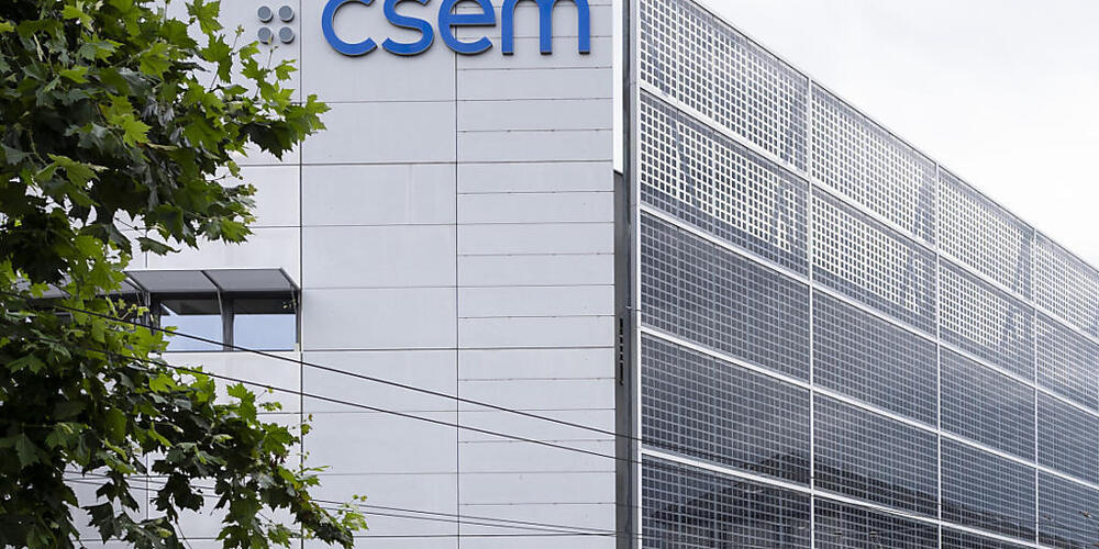 Der CSEM-Hauptsitz in Neuenburg. Neu wird das ursprünglich für die Uhrenindustrie geschaffene Forschungszentrum auch über eine Aussenstelle im Kanton Schwyz verfügen. (Archivaufnahme)