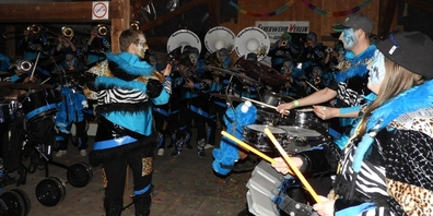 Eine Guggenmusik am Maskenball nach der Hauptversammlung des Feuerwehrvereins Uznach-Schmerikon.
