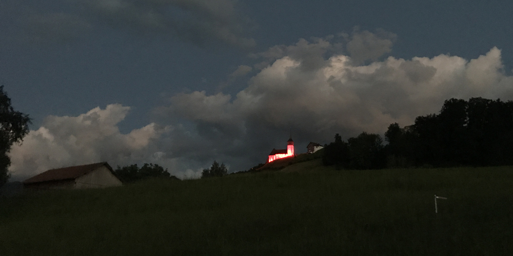 Etwa so könnte es aussehen, wenn auch in unserer Region verschiedene Gebäude rot leuchten. (Bild evenjo / Bruno Zehr)
