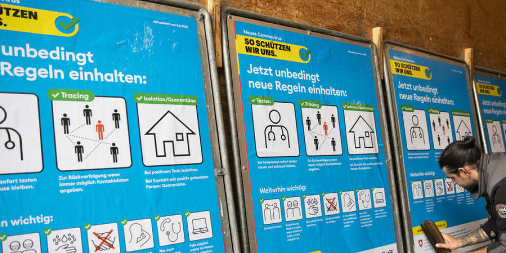 Laut dem Bundesamt für Gesundheit gilt es die Vorsichtsregeln weiterhin einzuhalten, um eine zweite Ansteckungswelle mit dem Coronavirus zu vermeiden. (Archivbild)