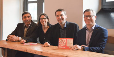 Verantwortlich für das Projekt (v. l.): Claudio Pecorino (Leiter Berufsinformationszentrum), Kathrin Möller (Projektmitarbeiterin Bildungsgutscheine), Patrick Strasser (Regierungsrat), Philipp Dietrich (Leiter Dienststelle Berufsbildung und Berufsberatung).