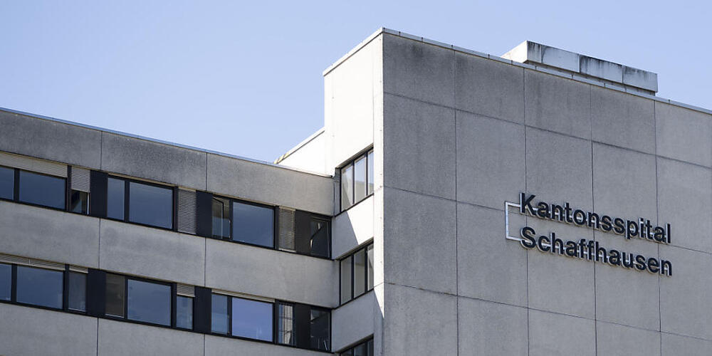 Das Schaffhauser Kantonsspital ist in die Jahre gekommen. Der Schaffhauser Regierungsrat will ein Neubauprojekt mit bis zu 130 Millionen Franken unterstützen. (Archivbild)
