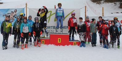 Podest der JO 1 Knaben mit folgenden Goldingern: 1. Lieven Büsser, 4. Nils Kühne, 5. Fabio Dönni, 6. Livio Dönni, 12. Cayo Blöchlinger.