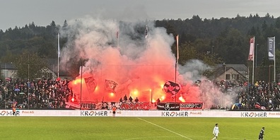 Bei den Spielen des FC Aarau und des FC Baden steht die Kantonspolizei Aargau im Einsatz: Ein Viertel der Kosten werden den Vereinen weiterverrechnet. (Symbolbild)