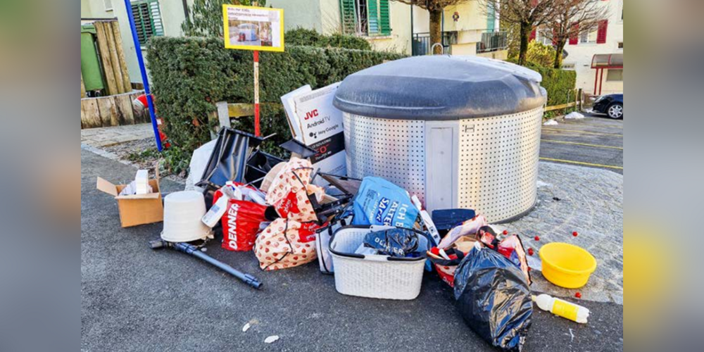 Ablagerungen wie diese sind nicht gestattet. Sie werden geahndet und Verstösse werden mit Geldbussen bestraft.