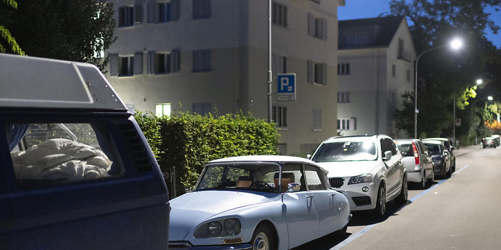 Eine Volksinitiative will Parkplätze in der Stadt Zürich erhalten. (Archivbild)