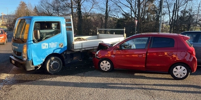 In Neuhaus kam es zu einem Verkehrsunfall zwischen einem Lieferwagen und einem Personenwagen mit Verletzungs- und Sachschadenfolgen.