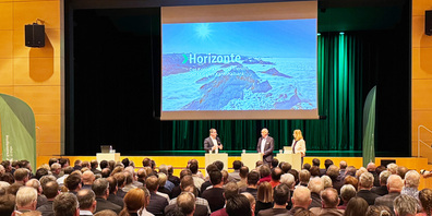 Ein voller Stadtsaal Wil am Anlass der St.Galler Kantonalbank