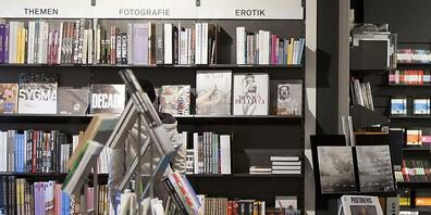 Postkunden müssen in der Zürcher Innenstadt ihre Geschäfte ab 2026 im Orell Füssli erledigen. Die Post Urania wird geschlossen. (Archivbild)