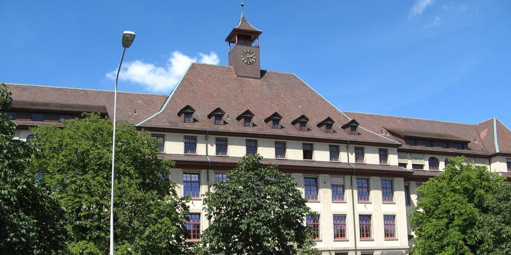 Im Zelgli Schulhaus gehen fast die Hälfte aller Küttiger Oberstufen Schüler zur Schule