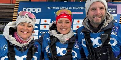 Hanspeter Betschart mit Martina Friedli, Physiotherapeutin Spital Davos, und Seline Zeller, Physiotherapeutin Medbase Abtwil