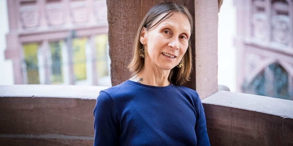 Die mit dem Deutschen Buchpreis 2024 ausgezeichnete Schriftstellerin stellt ihren Roman «Hey guten Morgen, wie geht es dir?» vor