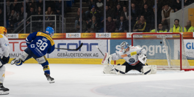 So wünscht man sich das bei Kloten - Simic trifft - wie auf dem Bild gegen Ambri