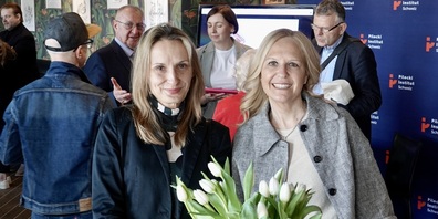 Monika Jurgo, Pilecki Institut (l.) und Stadtpräsidentin Barbara Dillier (r.), Schirmherrin der Ausstellung zur Gleichstellung der Frauen in Polen und der Schweiz