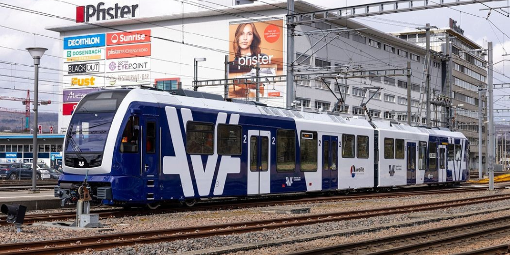 Das erste Fahrzeug bei der Auslieferung in Suhr