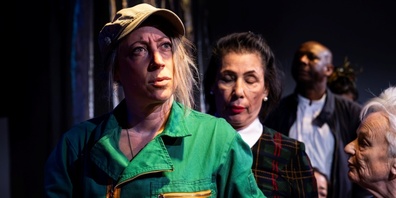 Das Stück «GLEICHZEIT» des MAXIM-Theaters aus Zürich beleuchtet Verbindungen und Bruchlinien zugleich.