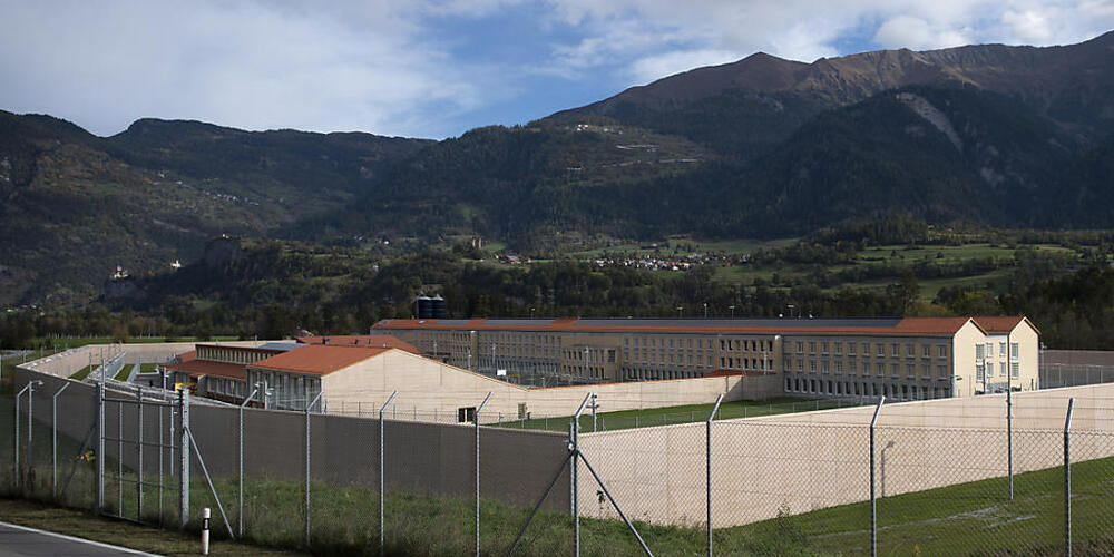 Blick auf die 2019 erstellte Justizvollzugsanstalt Cazis Tignez in Graubünden. (Archivbild)