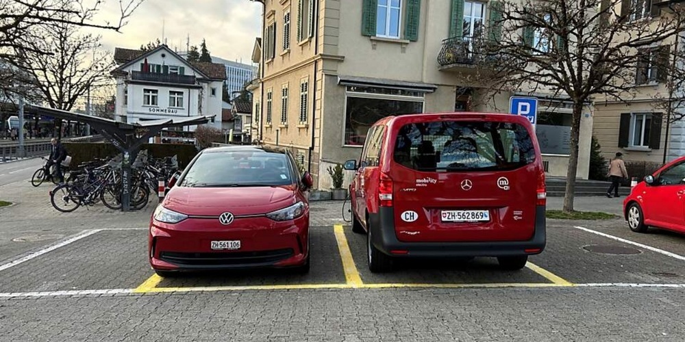 An der Kreuzung Wiesentalstrasse/ Wettsteinweg sind ab sofort zwei Elektrofahrzeuge stationiert.