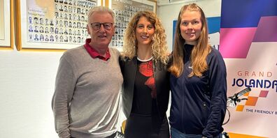 Reinhard Frei (Inhaber Freicom), Jolanda Neff (Mountainbike-Weltmeisterin und Olympiasiegerin), Carolane Otz (Geschäftsführerin SportPlus)