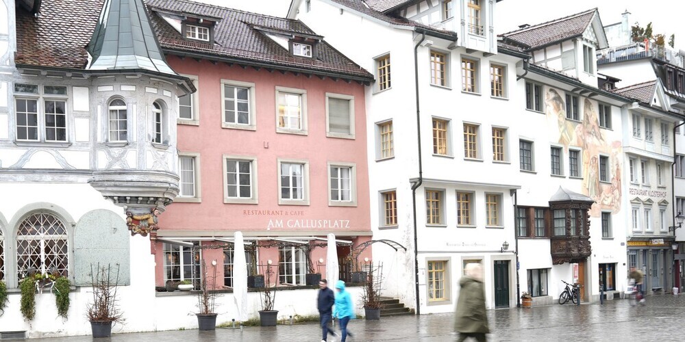 Im pfirsichfarbenen Haus entsteht der neue Vermittlungsraum
