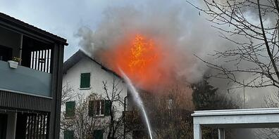 In einem Wohnhaus in Erlinsbach AG brach am Donnerstag ein Brand aus.