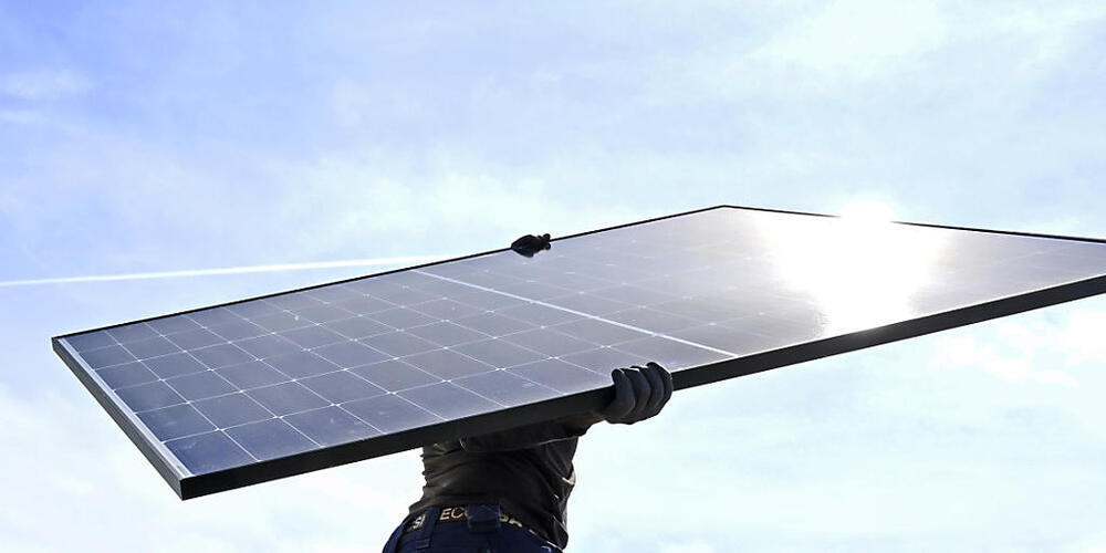Der Kanton Aargau will die Produktion von elektrischer Energie aus erneuerbaren Quellen weiter steigern: Dies hält der Regierungsrats in seiner aktualisierten Energiestrategie fest. (Symbolbild)