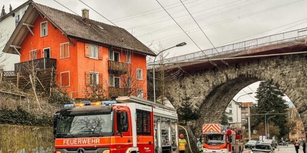 Der Brand verursachte an der Haggenstrasse während einer Stunde Verkehrsbehinderungen.