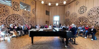 Der Fürstenlandchor Gossau geniesst die sensationelle Akustik im Klanghaus Toggenburg.