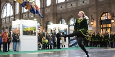 Mit mehreren Auftritten der Éirinn Irish Dance School wurde von morgends bis abends gefeiert. 