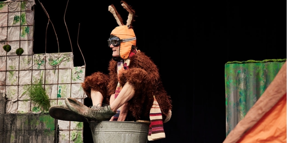 Das Stück «Der Waise Hase Wilhelm» von Theater Dampf über die Bewältigung einer Trauersituation richtet sich an Kinder ab 5 Jahren.