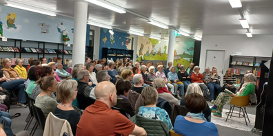 Hundert Personen wollten kürzlich die bekannte Zürcher Schriftstellerin Milena Moser erleben, die ihr neues Buch «Schreiben» vorstellte.	