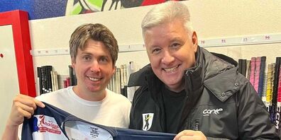  Sportchef Matthias Popp (links) mit dem neuen Trainer Konstantin Kurashev. 