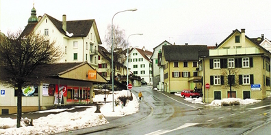 Das frühere Benkner Dorfzentrum zu einer Zeit, als es dort noch einen Coop gab. (Archivbild)