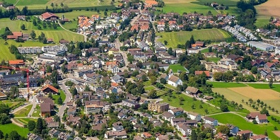 Der Gemeinderat von Oetwil am See lehnt die geplanten Deponiestandorte Erzacher und Ruebacher ab. Die Belastung für Natur, Verkehr und Lebensqualität sei zu hoch.