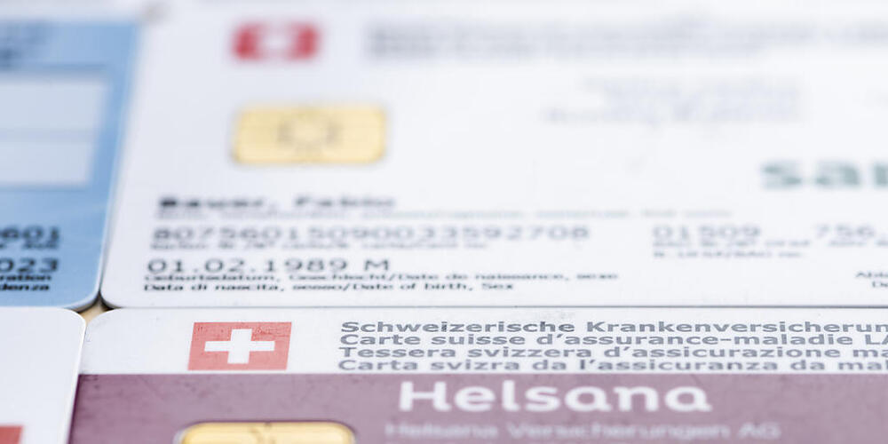 Der Aargauer Regierungsrat sieht wegen rechtlichen und praktischen Hürden keine Möglichkeit für eine automatische Prämienverbilligung. (Symbolbild)
