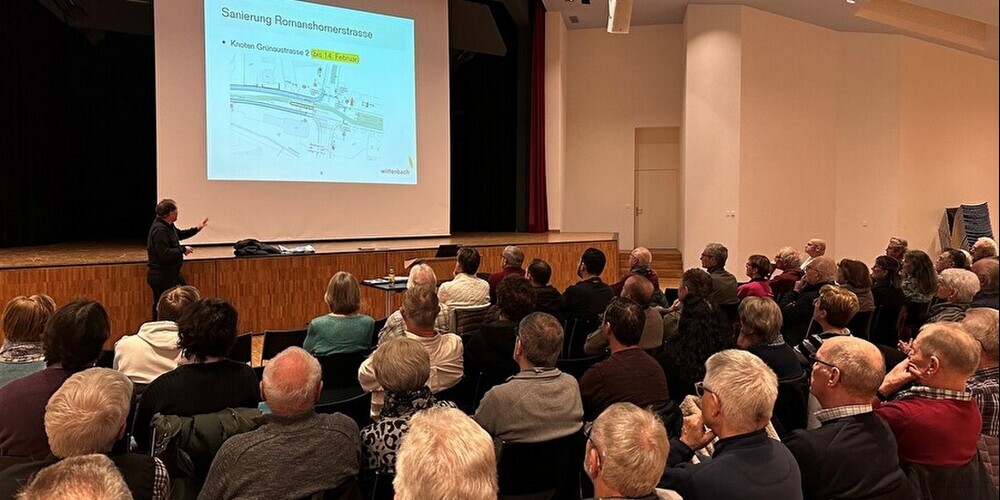 An der Informationsveranstaltung über die angepasste Verkehrsführung nahmen rund  60 Personen teil