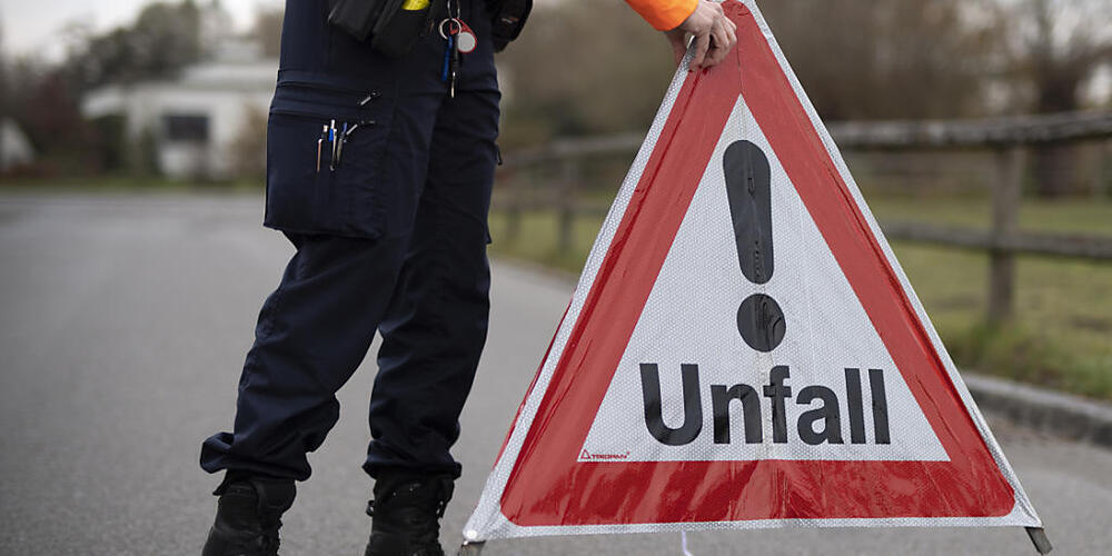 Der Mann zog sich bei einem Unfall in Kaltbrunn schwere Verletzungen zu. (Symbolbild)