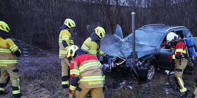 Die Zuger Polizei rückte am Mittwochmorgen zu einem Unfall auf der Autobahn A4 bei Küssnacht SZ aus.
