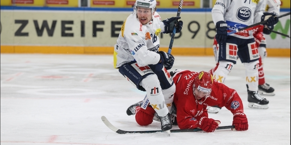 Die Lakers am Boden. Trotz heroischem Kampf müssen sie gegen Ambri-Piotta als Verlierer vom Eis.