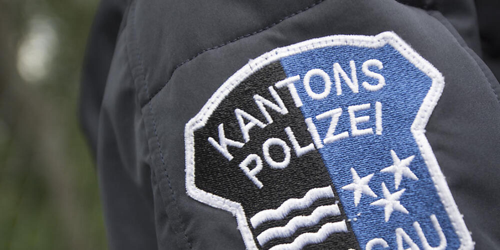 Die Kantonspolizei Aargau hat in Koblenz AG einen Mann festgenommen, der mit einem gestohlenen Motorrad verunfallt war. (Symbolbild)