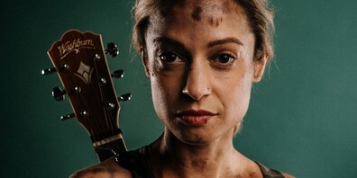 Lara Stoll.