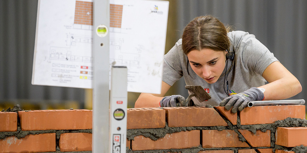 «Lerne Maurerin – werde Fachfrau» im Wandel der Zeit.