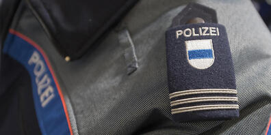 Die Zuger Polizei hat in den vergangenen Wochen insgesamt 25 Täter festgenommen, die im Kanton Zug in Wohn- und Geschäftshäuser eingebrochen waren oder Diebstähle aus Autos begangen hatten. (Symbolbild)