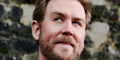 Benedikt Meyer präsentiert Kurioses von vorgestern im Stadthaussaal.