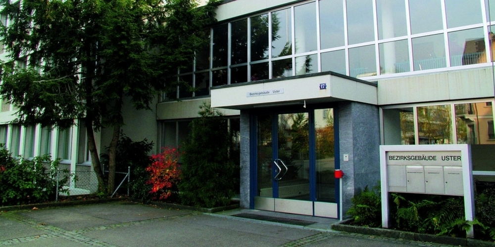 Das Bezirksgericht Uster ordnet eine stationäre Massnahme für den heute 51-Jährigen an. Wegen paranoider Schizophrenie ist er schuldunfähig. (Symbolbild)