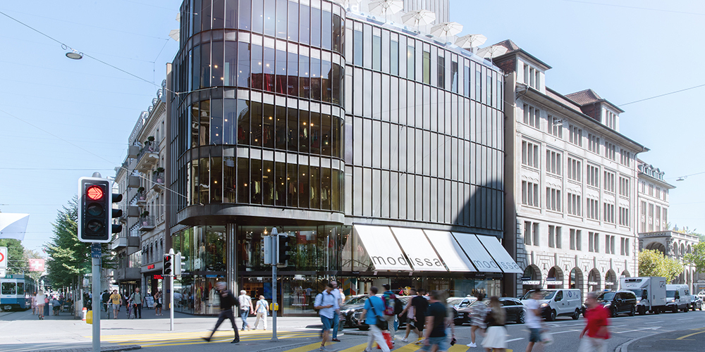 Das Modissa-Gebäude an der Bahnhofstrasse wird zum Bankgebäude.