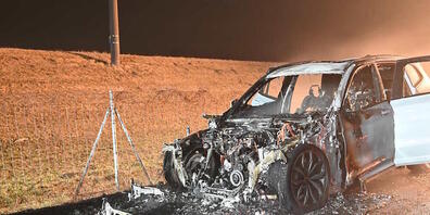 Als die Feuerwehr eintraf, stand das Auto in Vollbrand.
