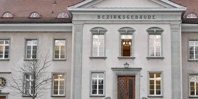 Die Zürcher Staatsanwaltschaft klagt einen 40-Jährigen wegen Mordes an seiner Frau in Embrach an. Der Fall wird am Bezirksgericht Bülach verhandelt. (Archivbild)